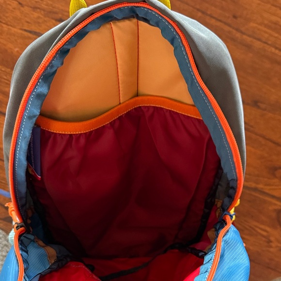 Cotopaxi Dimi Del Dia 12L Kids Colorful Backpack with Multiple Compartments - Picture 4 of 6